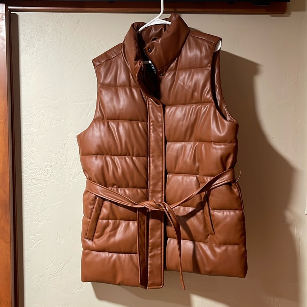 Levi’s Belted Faux Leather Puffer Vest in Camel Size XL